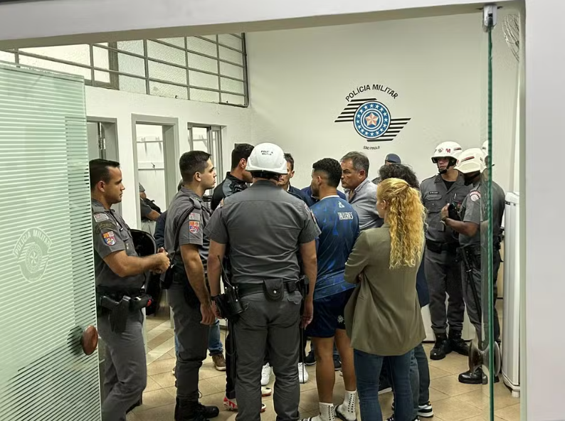 Acusação de Xenofobia Abala Libertadores: Jogador do Talleres Denuncia Volante do São Paulo