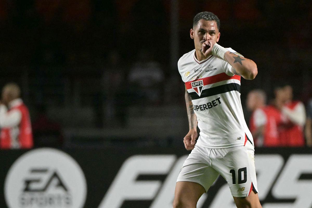 Luciano brilha, São Paulo vence Talleres e garante liderança do grupo na Libertadores