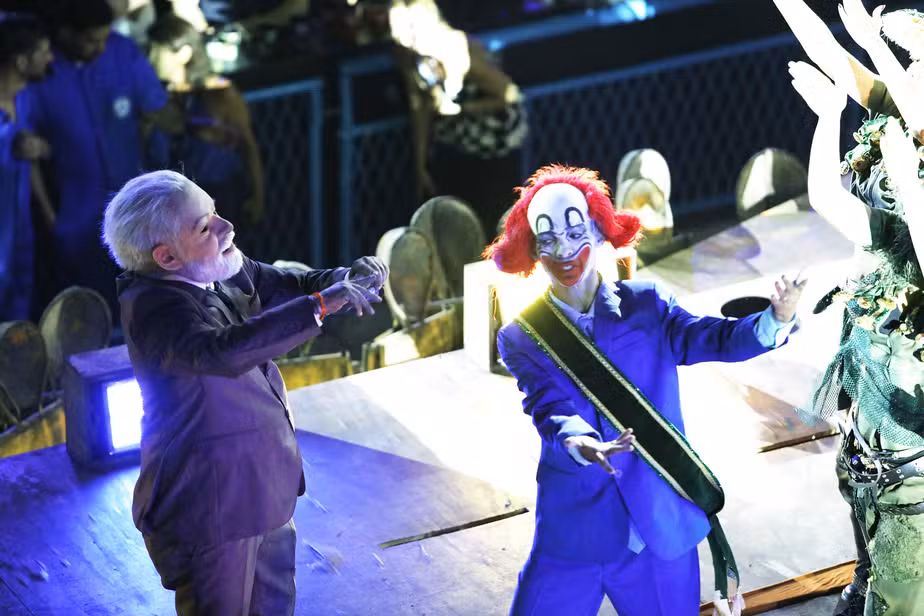 Após exaltar Lula em desfile, Acadêmicos de Niterói diz sofrer perseguição política