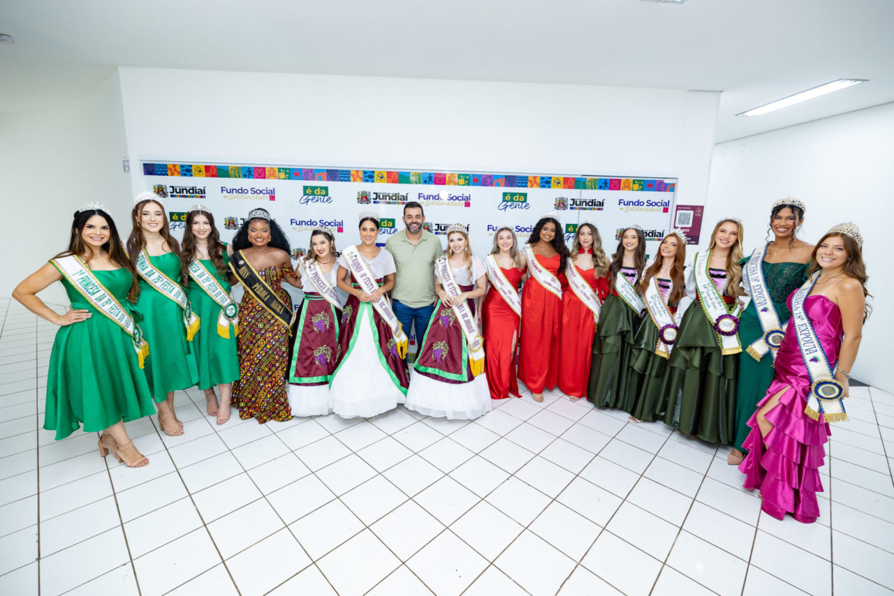 Pisa da Uva reúne rainhas e princesas de Jundiaí e outras quatro cidades da Região; visitantes também experimentaram tradição