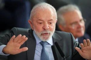 Centrão aponta problemas de Lula e crises do governo como fator de crescimento de Flávio