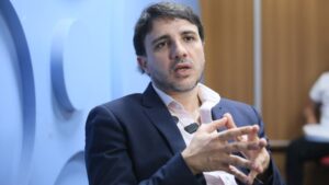 Pré-candidato à presidência xinga Lula e Flávio e se diz mais inteligente: ‘se o Brasil for um país sério, eu ganho’