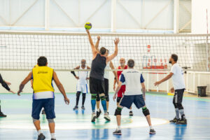 Jogo beneficente de vôlei arrecada alimentos no Bolão nesta quinta-feira (12)