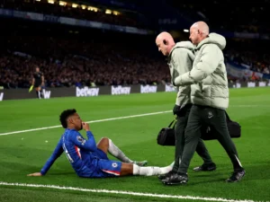 Estêvão sofre lesão grau quatro na coxa e pode ficar fora da Copa do Mundo, diz jornal