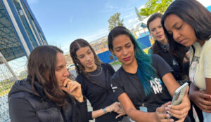 Oficina de fotografia estimula criatividade de alunos em Várzea Paulista