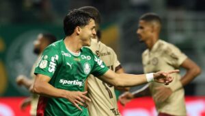 Palmeiras faz 3 a 0 e encaminha vaga, mas Vitor Roque vira preocupação