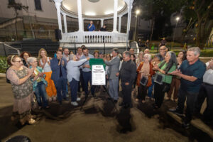 Praça do Coreto é revitalizada e volta a ser espaço de convivência na Vila Arens