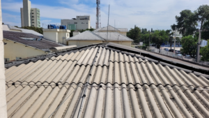 Hospital São Vicente avança na manutenção estrutural com novo sistema de ancoragem em telhados