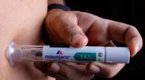 Como o uso do Mounjaro pode afetar adolescentes que buscam corpo perfeito