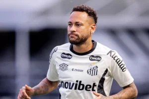Após susto com virose, Neymar chega à Argentina para reforçar o Santos