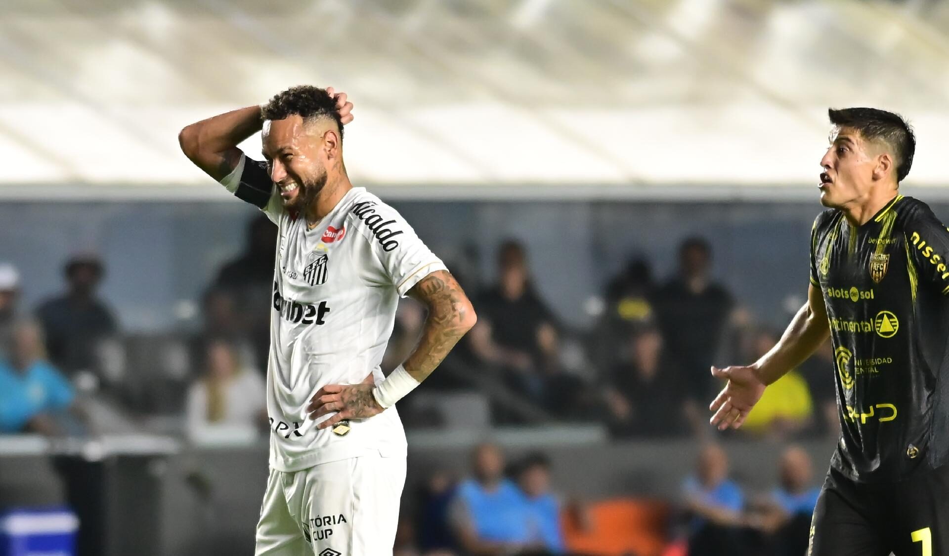 Neymar marca, mas Santos só empata com reservas do Recoleta na Vila