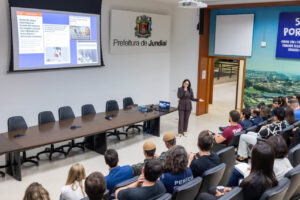 Encerramento do Abril Laranja reúne profissionais em palestra técnica sobre maus-tratos