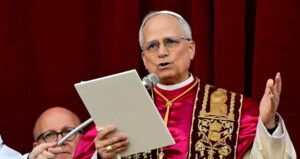 Vaticano publica documento sobre inclusão de LGBTQIA+ e com críticas à ‘cura gay’
