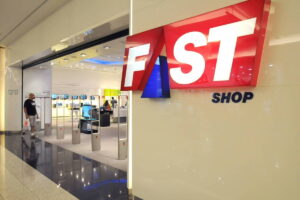 Governo de SP aplica multa recorde de R$ 1 bi à Fast Shop por fraude tributária