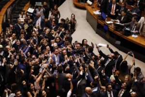 Advogados de réus da trama golpista temem que judicialização atrase redução das penas