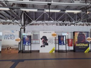 Estações da Linha 7-Rubi têm novo acervo de audiolivros gratuitos aos passageiros
