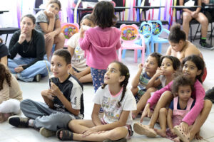 Semana do Brincar: Cras Norte e Criança Feliz promovem tarde com brincadeiras e aprendizado sobre as emoções e as cores