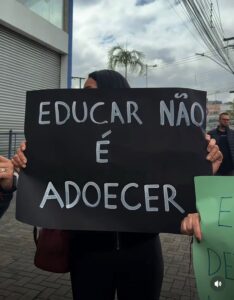 EDUCAÇÃO PEDE SOCORRO! PROFESSORES E SERVIDORES ENTRAM EM GREVE E TOMAM AS RUAS DE FRANCO DA ROCHA