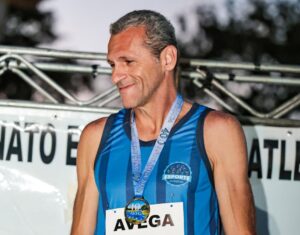 O atleta Carlos Eduardo Pelosi, do Time Jundiaí, competiu neste final de semana no Atletismo Master e conquistou 2 medalhas de ouro.