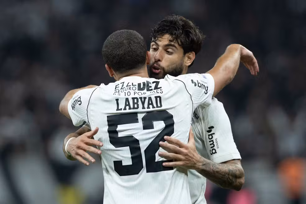 Labyad marca no final, Corinthians derrota Atlético-MG e melhora posição na tabela