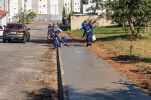 Jundiaí intensifica obras de calçadas e manutenção de galerias pluviais