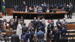 Comitiva de empresários tenta ‘última cartada’ para barrar fim da escala 6×1