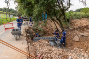 Ações preventivas contra enchentes chegam a afluente do Rio Capivari, no Currupira