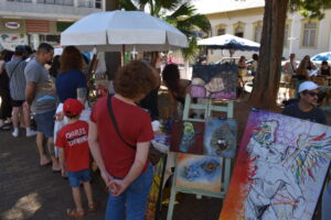 Feira de Artes Plásticas e Antiguidades movimenta o Centro de Jundiaí neste domingo (17)