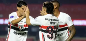 São Paulo vence 1ª com Dorival, espanta a crise e se classifica como líder do grupo