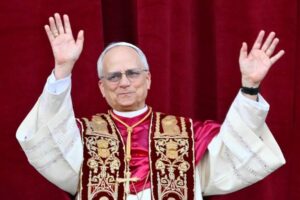 Papa diz que abusos sexuais representam praga para a Igreja e cobra reparação