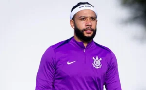 Corinthians formaliza proposta de renovação a Memphis e aguarda resposta