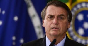 Bolsonaro apresenta soluços ‘acima da média’, mostra relatório médico