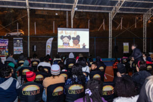 CineSolar leva cinema ao ar livre movido a energia solar para a Vila Ana com sessões gratuitas