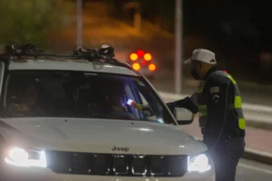 Brasil aplica 23 multas de lei seca por hora, aponta levantamento da Senatran