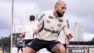 Gabigol é punido pelo STJD por gesto obsceno em jogo do Santos