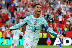 Cristiano Ronaldo marca mais um e Portugal vira jogo contra a Croácia