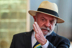 Lula diz que não vai a debate para ‘ouvir bobagem’ e mantém dúvida sobre participação