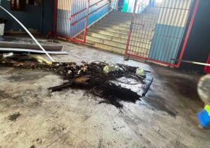 MENORES INVADEM E ATEIAM FOGO EM ESCOLA MUNICIPAL DE CAJAMAR