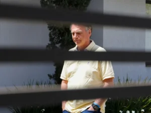 PF faz buscas por armas na casa de Jair Bolsonaro
