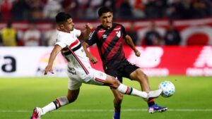 São Paulo sofre virada em cinco minutos e amplia jejum no Brasileirão