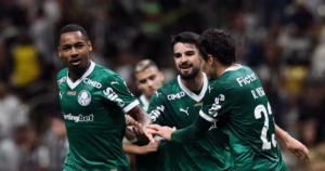 Palmeiras desafia mercado e aceita perder milhões por temporada vitoriosa