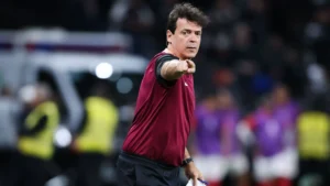 Diniz aguarda definição sobre Memphis e mantém foco na base do Corinthians