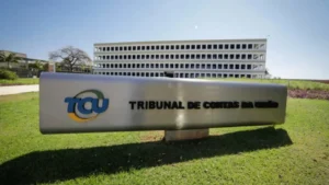 TCU propõe reajuste de até 40% em gratificações de servidores após decisão sobre supersalários