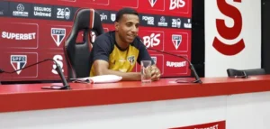 Victor Sá se emociona ao ser apresentado pelo São Paulo: “Estou realizando um sonho”