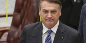 Ministro Alexandre de Moraes prorroga prisão domiciliar de Jair Bolsonaro