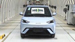 BYD alcança marca de 100 mil veículos montados no Brasil e amplia planos de produção nacional