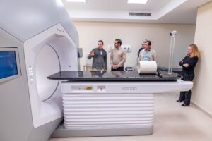 Com tecnologia de ponta, novo acelerador linear do Hospital São Vicente fortalece tratamento contra o câncer e amplia qualidade da assistência pelo SUS em Jundiaí