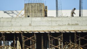 Escassez de mão de obra atinge 80% dos empregadores no Brasil, aponta pesquisa