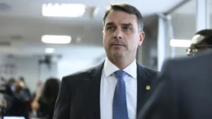 PL pede investigação ao TSE após denunciar perfis falsos em campanha contra Flávio Bolsonaro