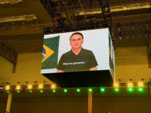 Vídeo com IA exibido em convenção do PL gera questionamentos sobre possível descumprimento de medidas contra Bolsonaro